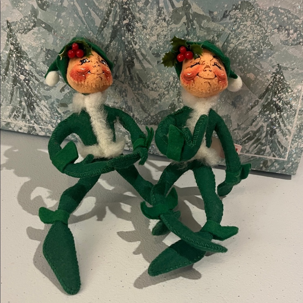 Lee Green Elf Figurine Set